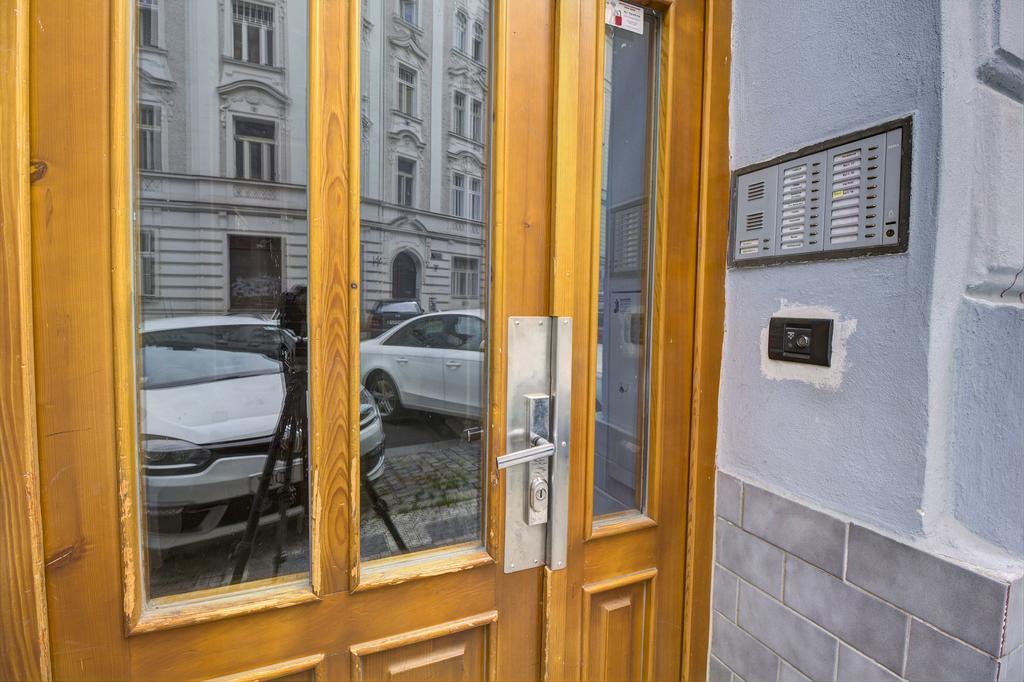 Apartment B42 Bed And Cafe Praga Exterior foto